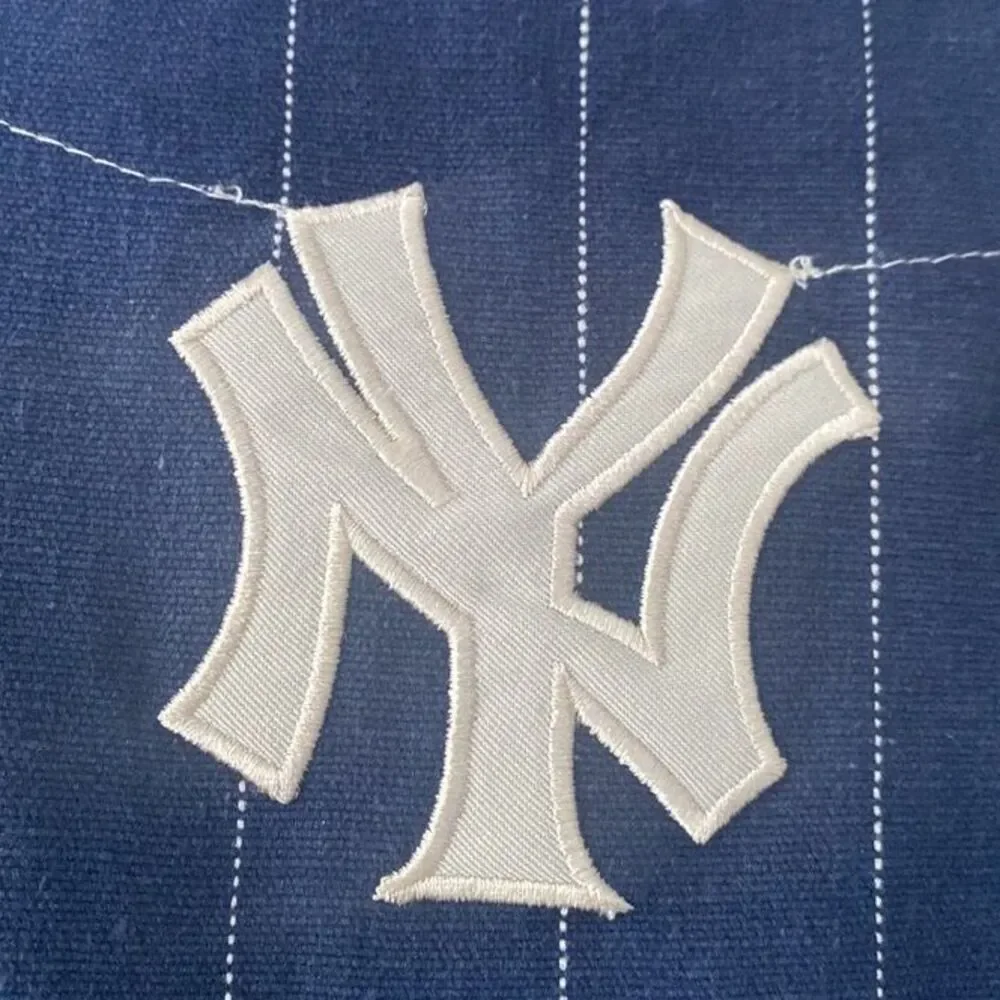 NEW YORK YANKEES COMMEMORATIVE VINTAGE JACKET SIZE LARGE EXCELLENT CONDITION!